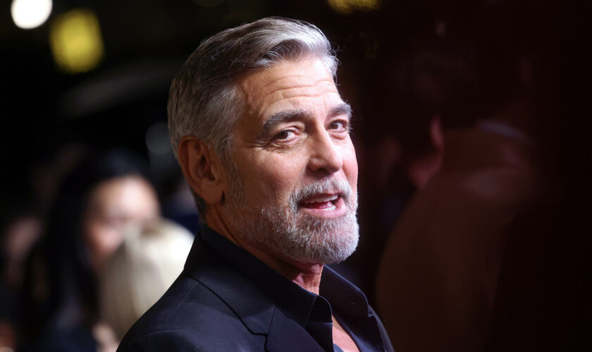 À la Mostra de Venise avec Brad Pitt, George Clooney rend hommage à Joe Biden