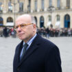 Premier ministre : Macron rencontrera Bernard Cazeneuve lundi matin