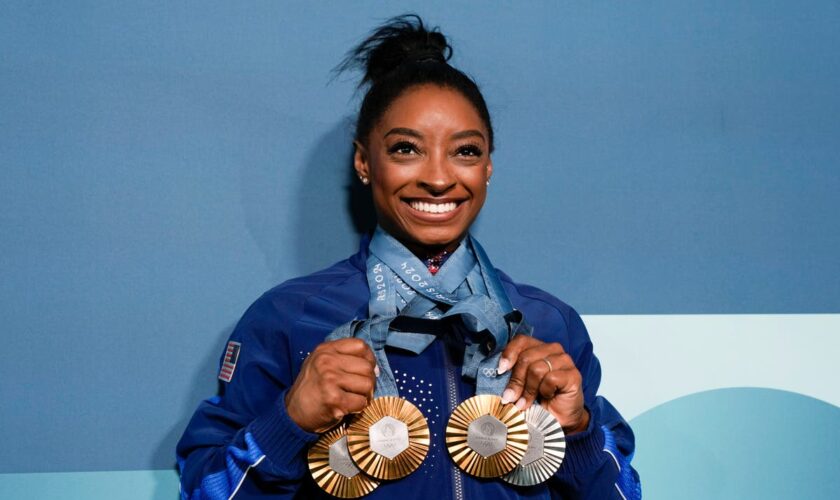 Simone Biles corrects a sign that miscalculated her number of gold medals