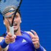 Alexander Zverev zieht souverän ins Viertelfinale der US Open ein. Foto: Eduardo Munoz Alvarez/AP/dpa