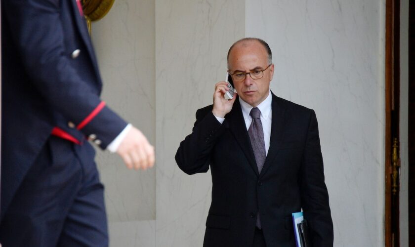 Le ministre de l'Intérieur Bernard Cazeneuve le 24 juillet 2014 à la sortie de l'Elysée à Paris