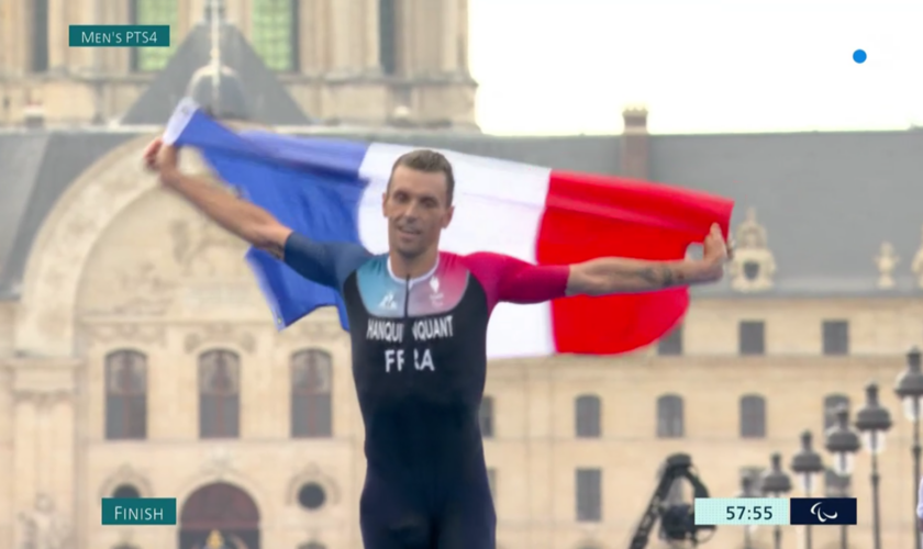 Alexis Hanquinquant médaillé d’or en triathlon, moisson de médailles pour l’équipe de France