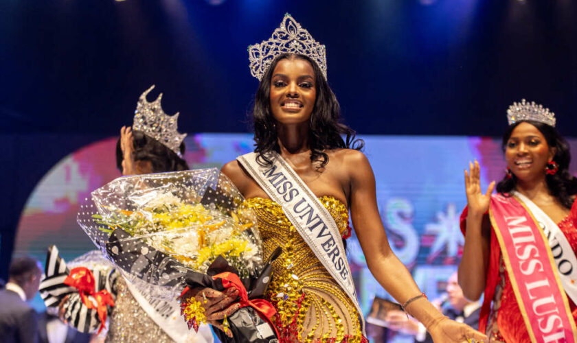 Forcée de renoncer au concours de Miss Afrique du Sud, elle devient Miss Univers Nigeria