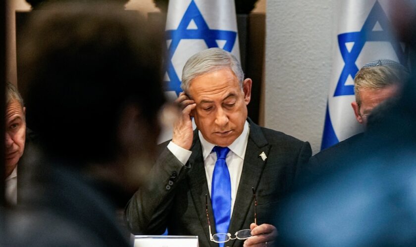 Le Premier ministre israélien, ici le 24 décembre 2023, est visé pour des crimes de guerre et crimes contre l'humanité présumés commis dans la bande de Gaza.