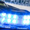 Auto rast auf Bürgersteig und verursacht Crash – Verdacht auf Vorsatz