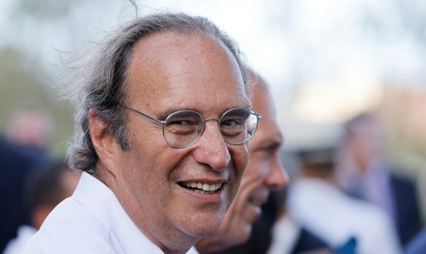 Xavier Niel, fondateur du groupe Iliad et président de l'école 42, le 26 août 2022 à Alger lors d'une visite d'Etat du président Emmanuel Macron