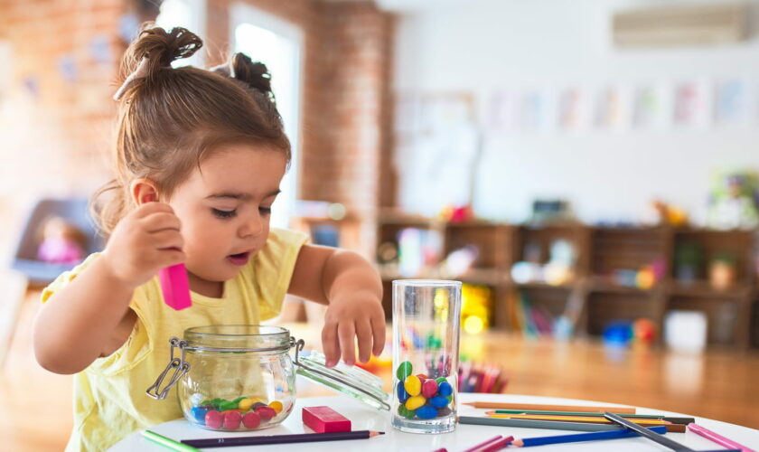 Ce que font vraiment les enfants dans les écoles Montessori inquiète parents et chercheurs