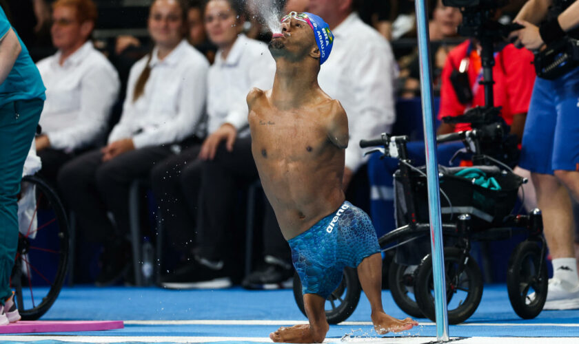 Jeux paralympiques 2024 : Gabriel dos Santos Araujo, star des bassins auteur d’un triplé étourdissant à Paris