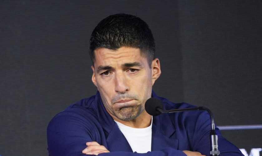 Luis Suarez announces final Uruguay match in tearful press conference