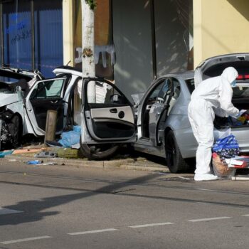 Terrorverdacht in Darmstadt – BMW-Fahrer überfährt rote Ampeln und rast auf Bürgersteig