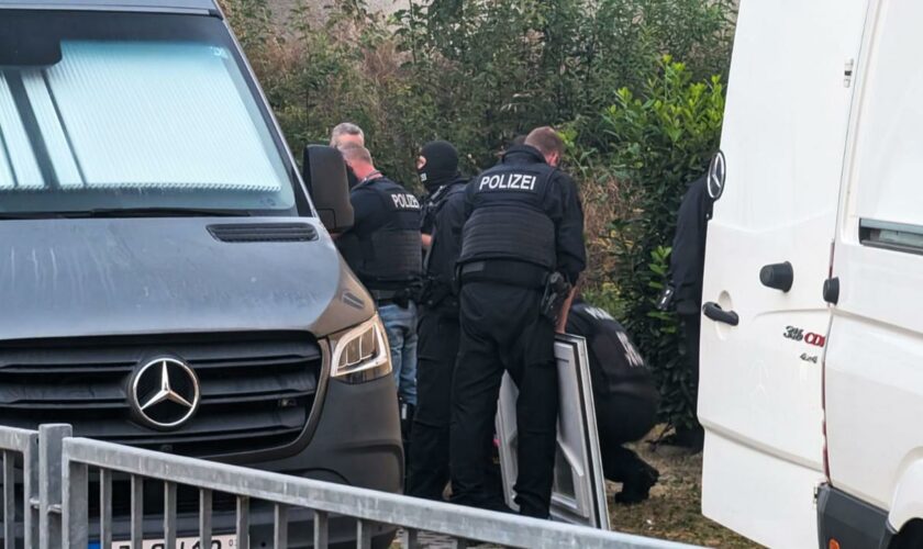 Schleusung über Westbalkanroute: Razzia gegen Schleuserbande in mehreren Bundesländern