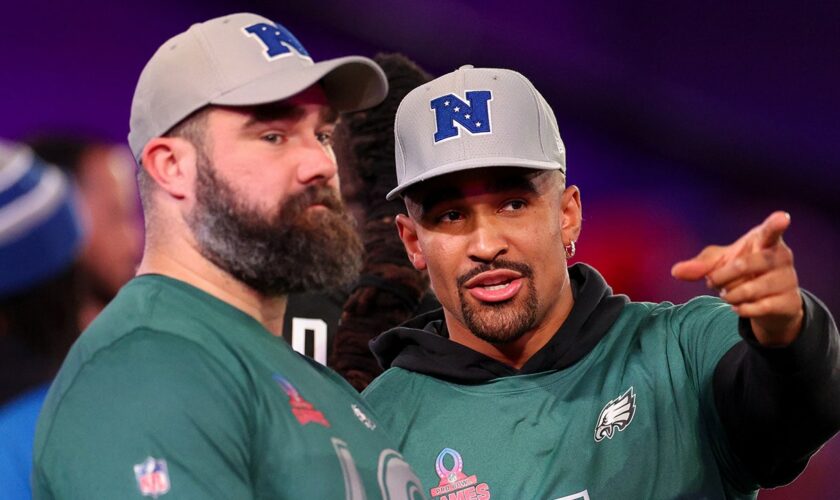 Jason Kelce thinks Jalen Hurts 'needs to be more of a leader' amid QB's new responsibilities