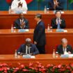 Le président chinois Xi Jinping (C) est applaudi avant de prononcer son discours lors du sommet du Forum sur la coopération Chine-Afrique, à Pékin le 5 septembre 2024