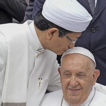 Franziskus in Indonesien: Ein Kuss für den Papst ist nicht alles