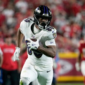 Ravens’ Isaiah Likely shouts profanities at heckling fan after overturned touchdown results in brutal loss