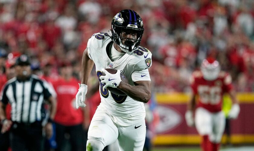 Ravens’ Isaiah Likely shouts profanities at heckling fan after overturned touchdown results in brutal loss