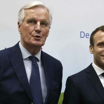 « Arrogant », « fébrile », « seul »… Quand Michel Barnier s’en prenait à Emmanuel Macron