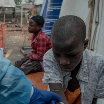 Un patient dans un centre de santé dédié au virus mpox à l'hôpital Nyiragongo, à Goma, en RDC, le 16 août 2024