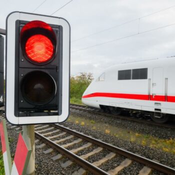 Zugverkehr nach „massiven“ Störungen wieder aufgenommen