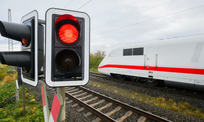 Zugverkehr nach „massiven“ Störungen wieder aufgenommen