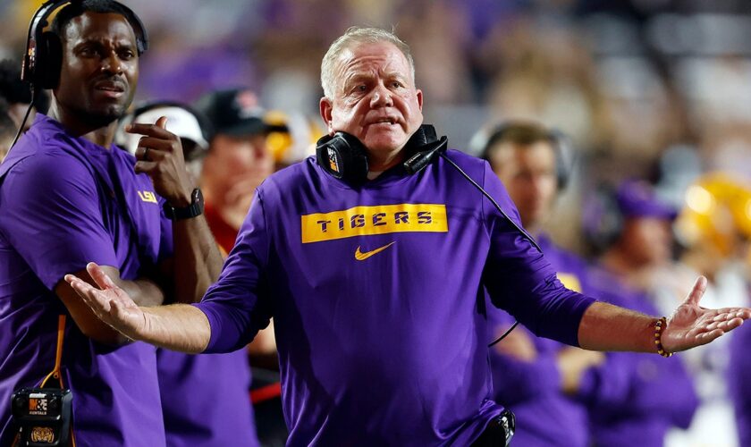 LSU coach Brian Kelly rages at kicker after missed field goal