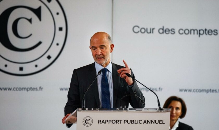 Augmenter les impôts ? Ça ne doit « pas être tabou » dit Moscovici avant l’épreuve du budget