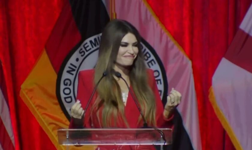 Kimberly Guilfoyle forced to ask audience to clap as awkward speech falls flat