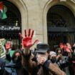 Le symbole des "mains rouges", utilisé par les étudiants de Sciences Po Paris, vendredi 26 avril 2024.