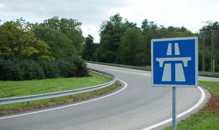 La vitesse passe à 90km/h sur cette autoroute très fréquentée, méfiez-vous si vous devez l'emprunter