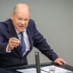 „Sprüche klopfen, nichts hingekriegt“, brüllt Scholz in Richtung Merz