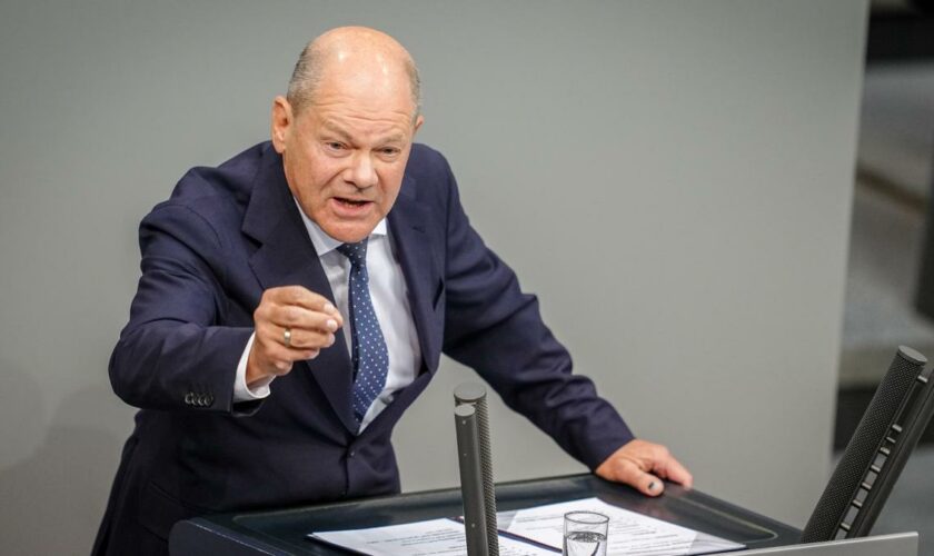 „Sprüche klopfen, nichts hingekriegt“, brüllt Scholz in Richtung Merz