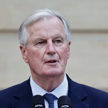 Le nouveau premier ministre Michel Barnier à Matignon pour la passation de pouvoir, le 5 septembre 2024 à Paris