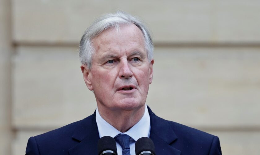 Le nouveau premier ministre Michel Barnier à Matignon pour la passation de pouvoir, le 5 septembre 2024 à Paris