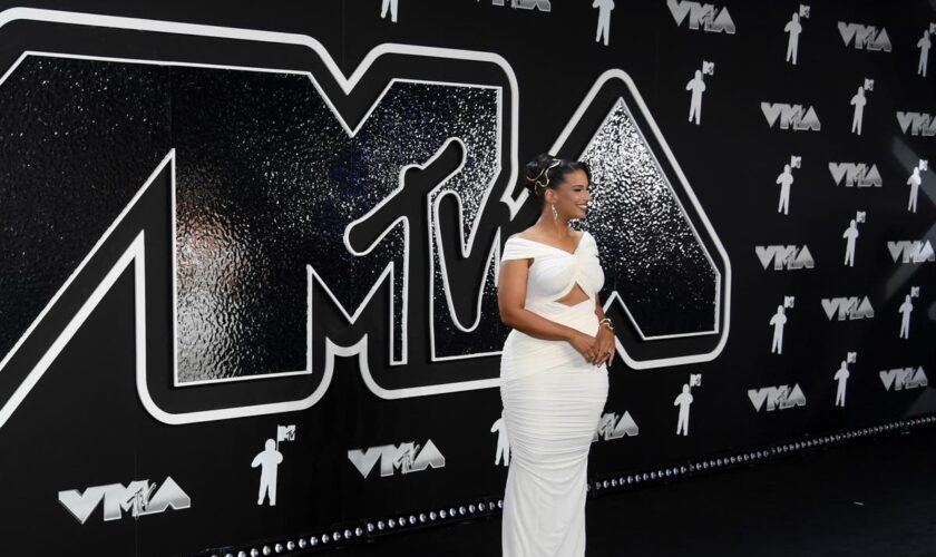 Video Music Awards 2024: From Chappell Roan to Karol G, the best dressed stars on the red carpet