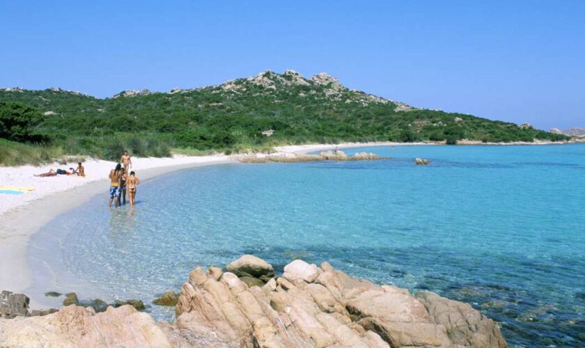 Pour sauver les plages de La Maddalena, venez à la nage