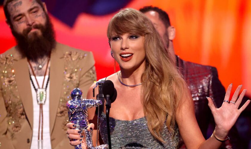 Taylor Swift gushes over Travis Kelce during MTV VMAs acceptance speech: ‘My boyfriend’