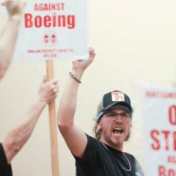 Chez Boeing, les machinistes votent la grève