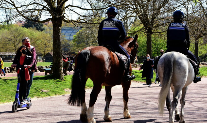 La police à cheval est encore très utile, voici pourquoi