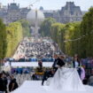 EN DIRECT - JO de Paris 2024 : la parade des champions sur les Champs-Elysées, un dernier au revoir olympique