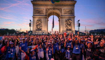 JO de Paris 2024 : les cinq moments forts à retenir de la parade des champions sur les Champs-Elysées