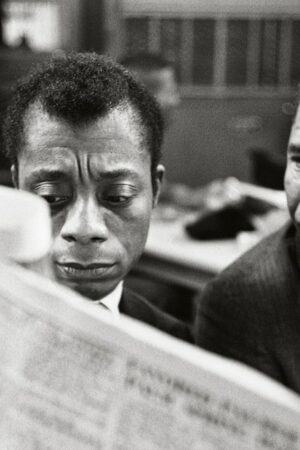 James Baldwin (à g.) rencontre Medgar Evers dans le Mississippi, en 1963. Quelques semaines plus tard, le dirigeant de la NAACP, organisation de défense des droits civiques, est tué d'une balle dans le dos.