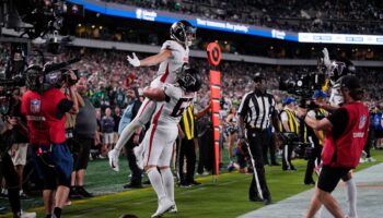 Flawless final drive propels Atlanta Falcons past Philadelphia Eagles 22-21