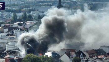 Rauchsäule über Lokal: Brand in der Innenstadt von Bad Homburg