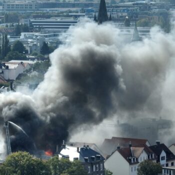 Rauchsäule über Lokal: Brand in der Innenstadt von Bad Homburg