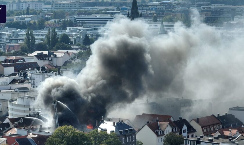 Rauchsäule über Lokal: Brand in der Innenstadt von Bad Homburg