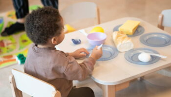 Des enfants maltraités en crèche : l'enquête qui doit alerter les parents