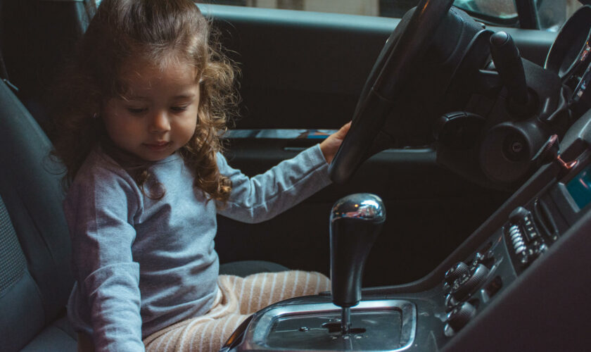 Une fillette américaine de 8 ans conduit le SUV de ses parents pour aller au supermarché