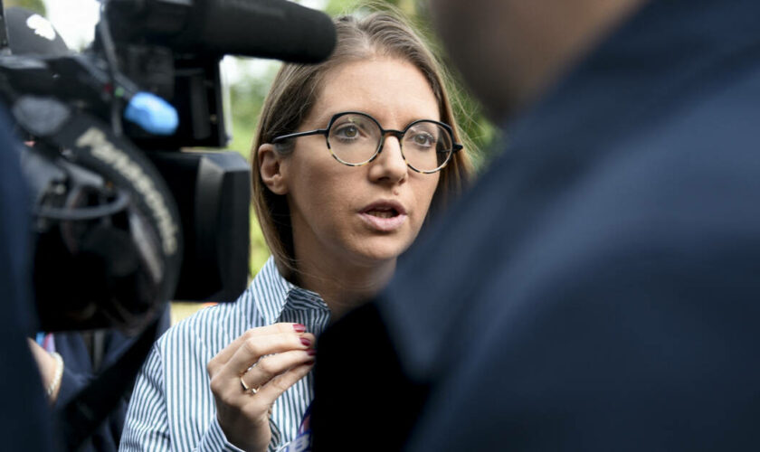 Crèches : Aurore Bergé ciblée par la gauche après des accusations de collusion avec le privé