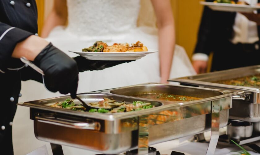 Wedding caterer defended after canceling on couple two weeks before ceremony