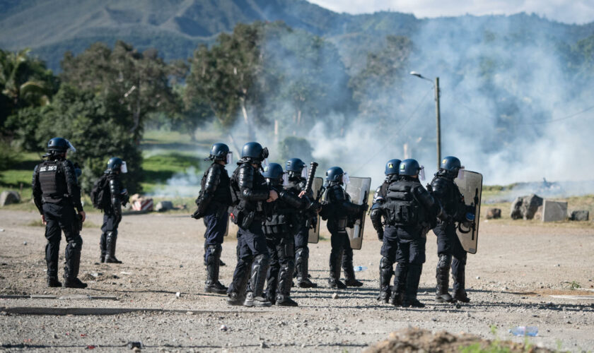 En Nouvelle-Calédonie, deux morts après des tirs de la gendarmerie, portant le bilan à 13 décès depuis le début des émeutes